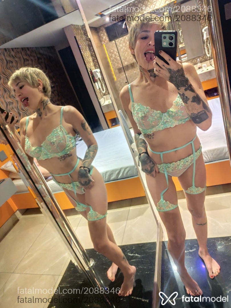 Acompanhante mulher com cabelo castanho de olhos mel em Curitiba - Sister Hong