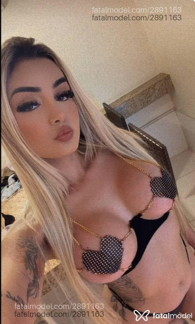 Acompanhante mulher loira (o) de olhos castanhos - Tifanny Berlin