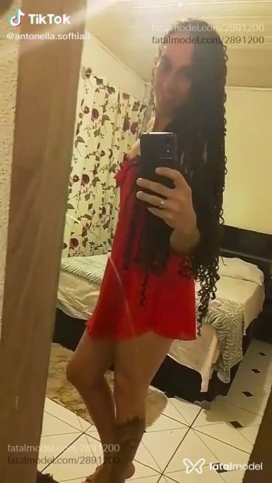 Acompanhante mulher trans com cabelo castanho de olhos castanhos em Alfenas - Antonella Sofia