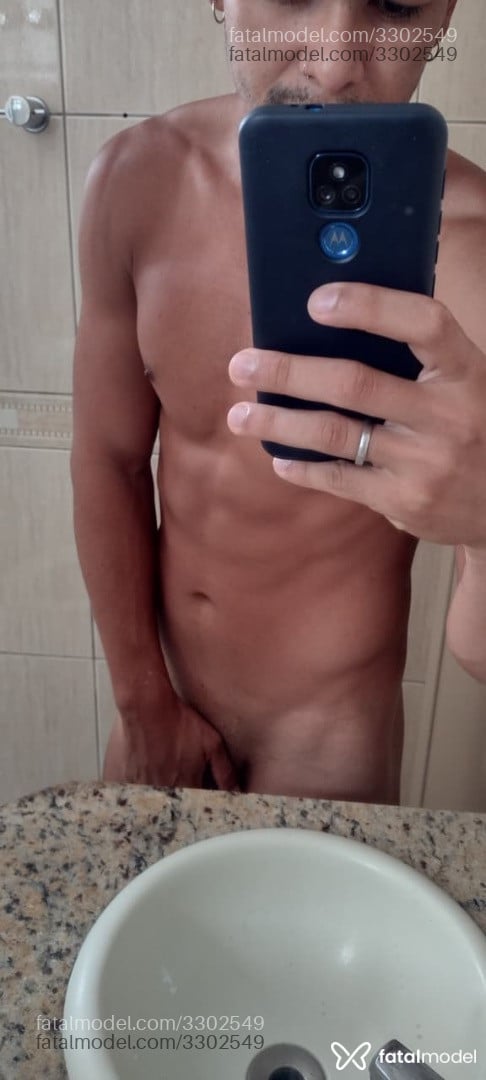 Acompanhante homem morena (o) de olhos pretos em Blumenau - Heterofodeforte