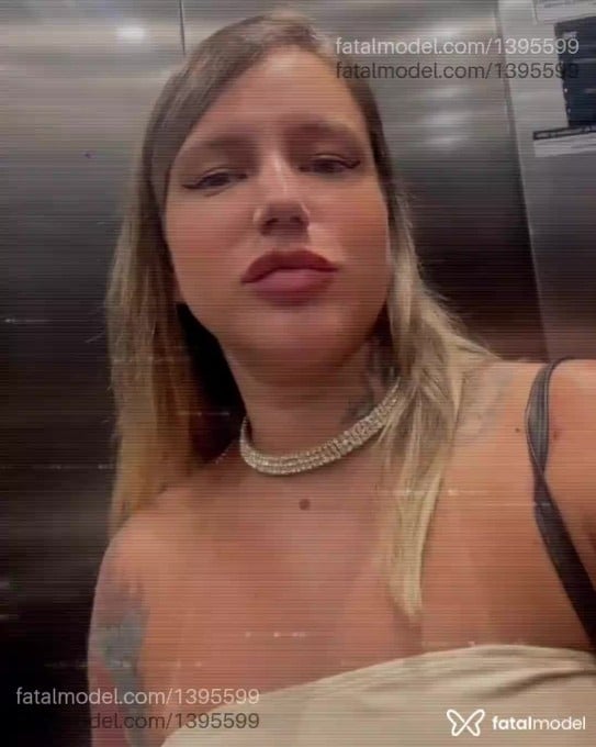 Acompanhante mulher loira (o) de olhos azuis em Teófilo Otoni - Thays Oliveira