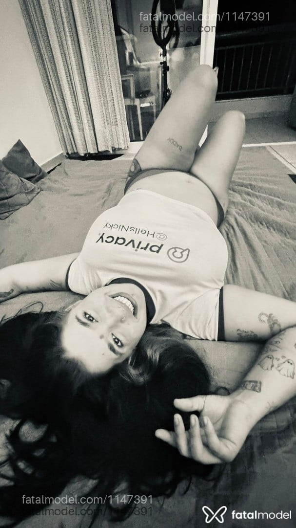 Acompanhante mulher com cabelo castanho de olhos castanhos em Fortaleza - Hells Nicky