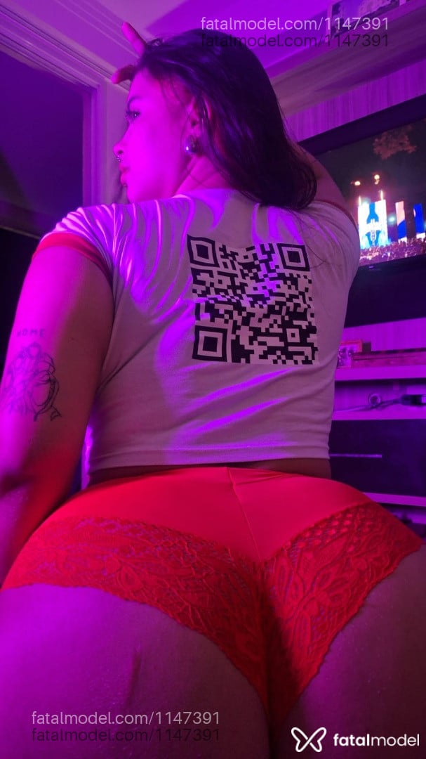 Acompanhante mulher com cabelo castanho de olhos castanhos em Fortaleza - Hells Nicky
