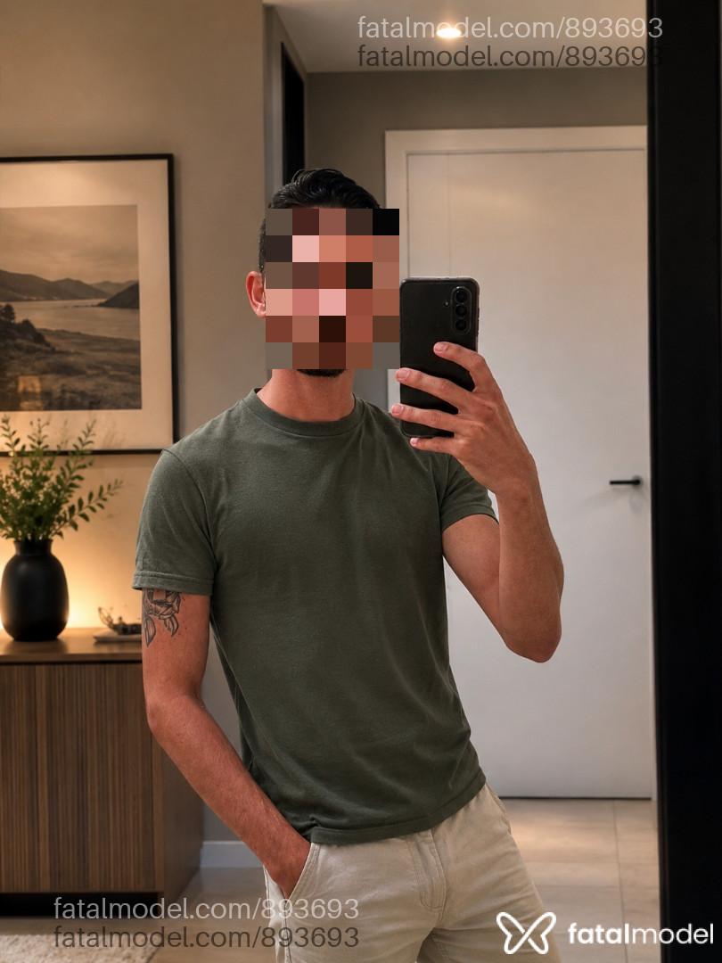 Acompanhante homem com cabelo castanho de olhos cinza - Edu Acompanhante homem com cabelo castanho de olhos cinza - Edu