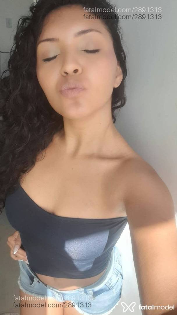 Acompanhante mulher morena (o) de olhos pretos - Bela