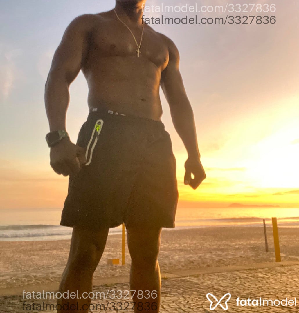 Acompanhante homem morena (o) de olhos castanhos em Rio de Janeiro - Gigante Black