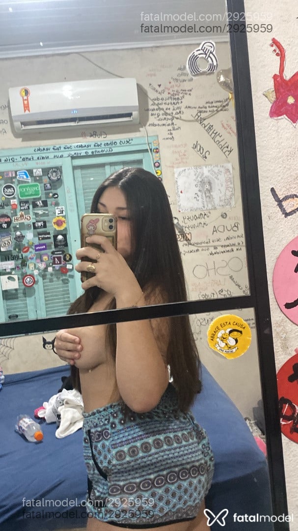 Acompanhante mulher morena (o) de olhos castanhos em Virtual - Kitty Diamont