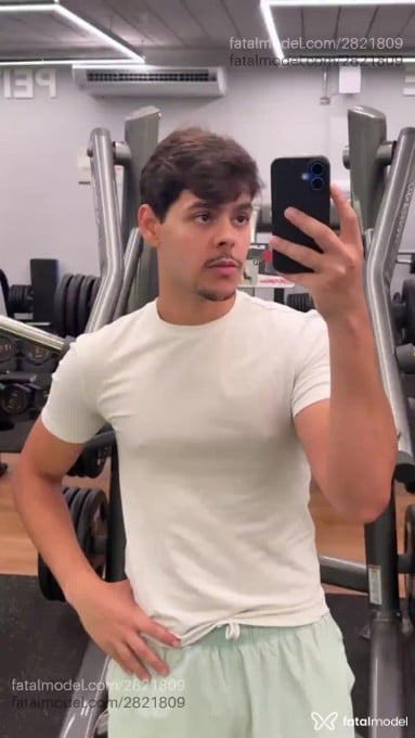 Acompanhante homem morena (o) de olhos castanhos - Paulo veiga