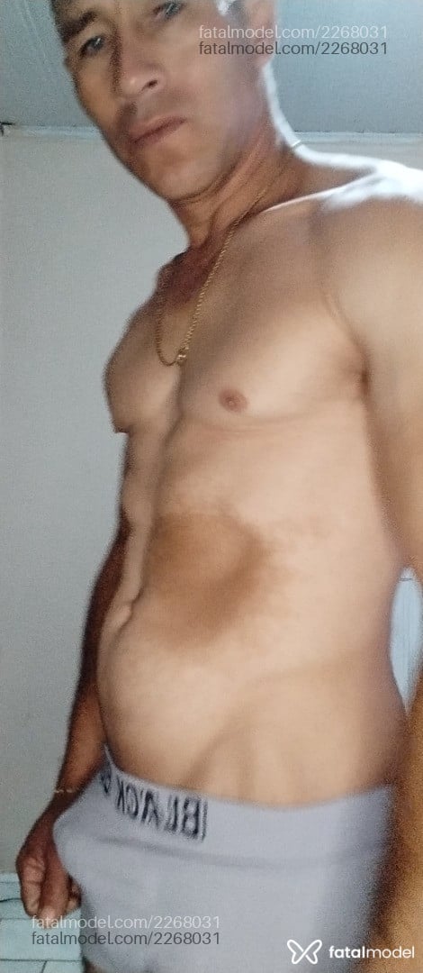 Acompanhante homem loira (o) de olhos azuis em Londrina - Oliver