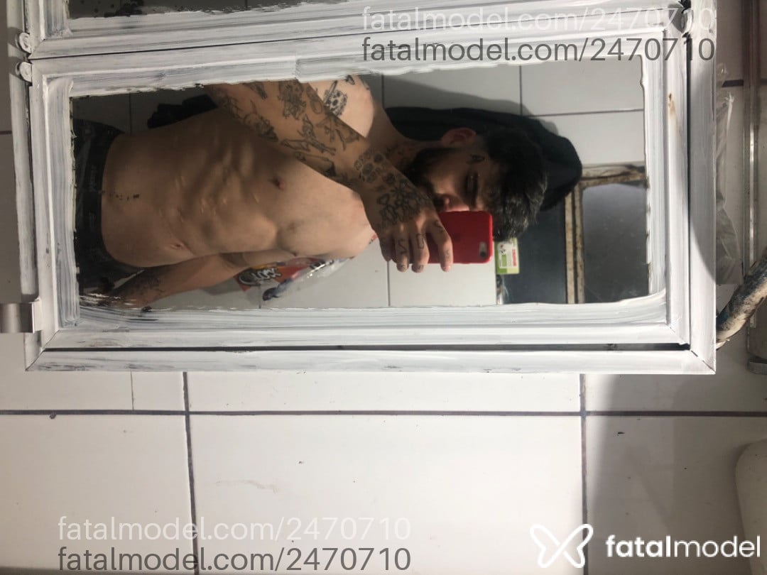 Acompanhante homem com cabelo grisalho de olhos castanhos em Cachoeirinha - Lkz