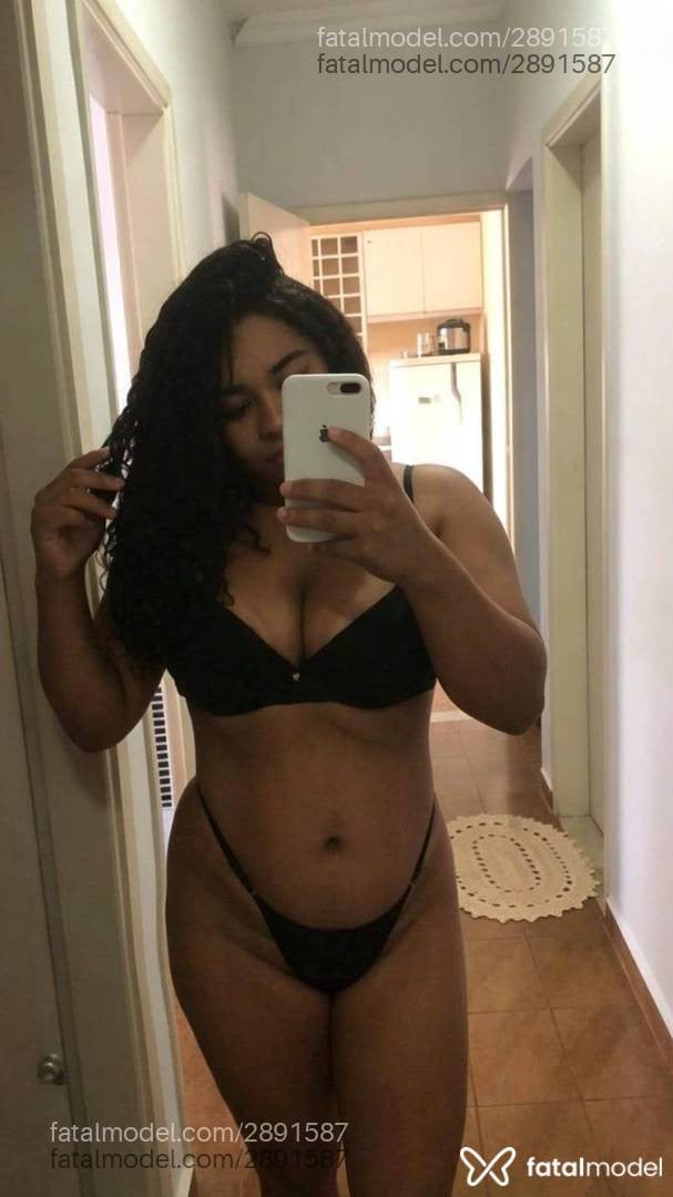 Acompanhante mulher com cabelo castanho de olhos castanhos - Milena