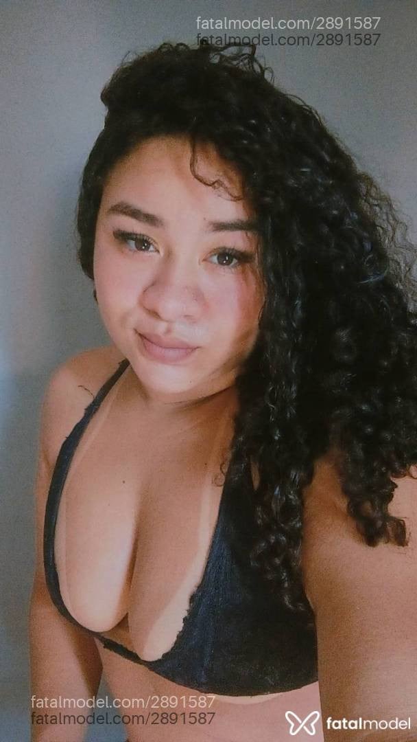 Acompanhante mulher com cabelo castanho de olhos castanhos - Milena