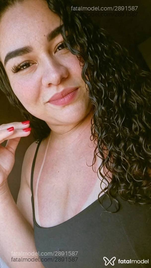 Acompanhante mulher com cabelo castanho de olhos castanhos - Milena
