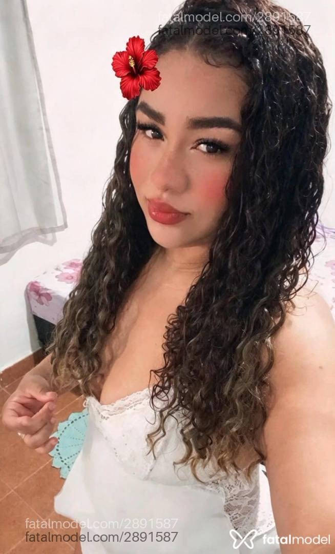 Acompanhante mulher com cabelo castanho de olhos castanhos - Milena
