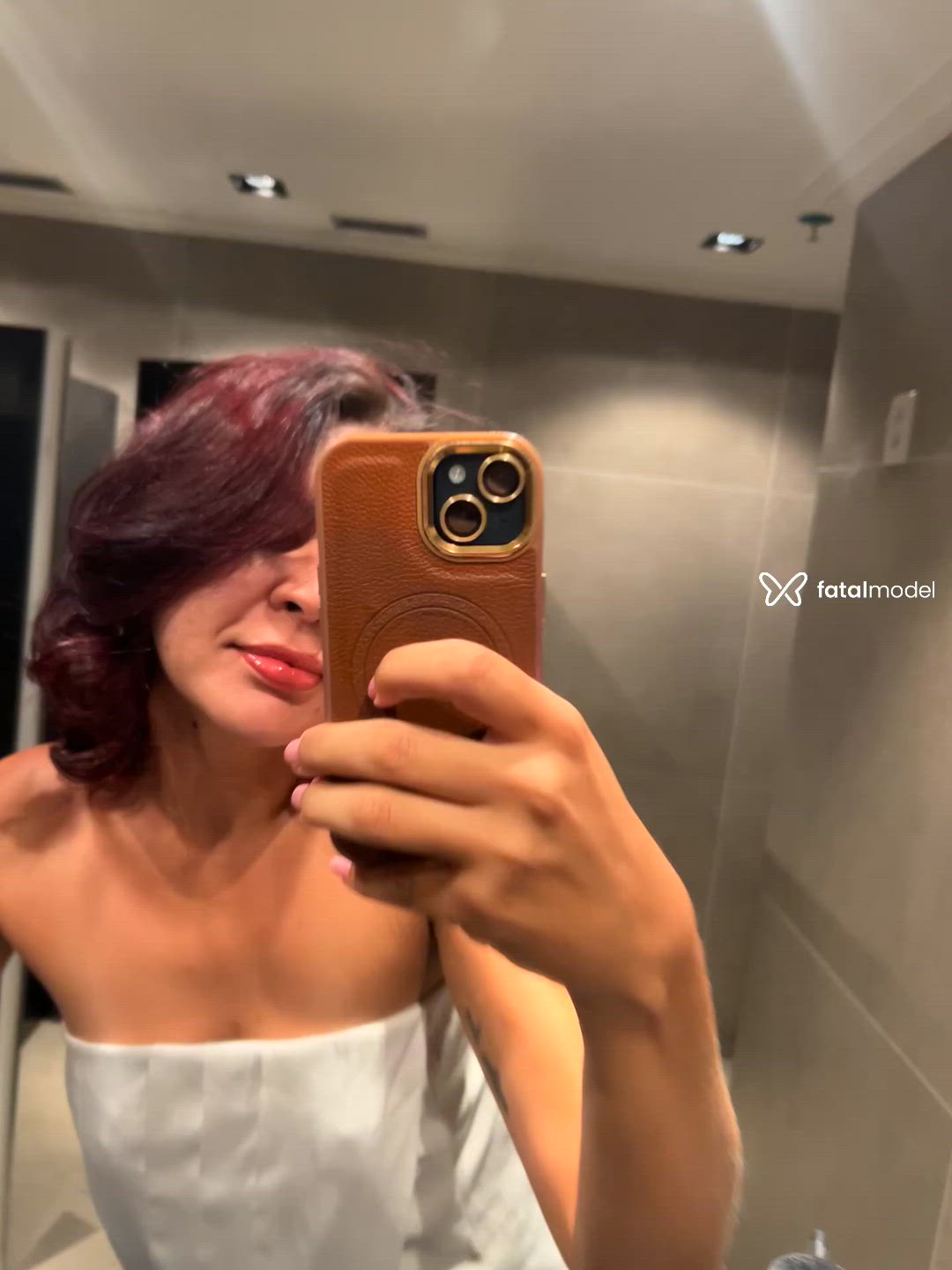 Acompanhante mulher com cabelo castanho de olhos mel - Santos