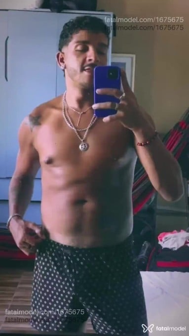 Acompanhante homem com cabelo castanho de olhos castanhos em Maricá - Hugo Martin