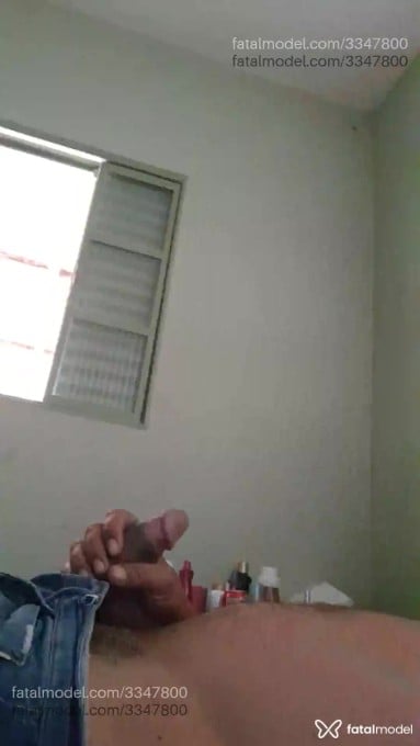 Acompanhante homem com cabelo grisalho de olhos pretos em Virtual - Matheus