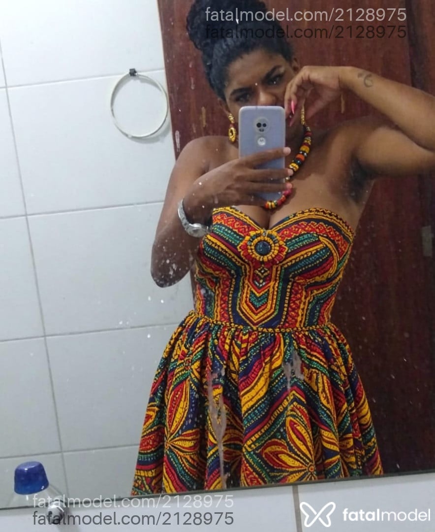 Acompanhante mulher morena (o) de olhos pretos em Serra Acompanhante mulher morena (o) de olhos pretos em Serra - Isabella