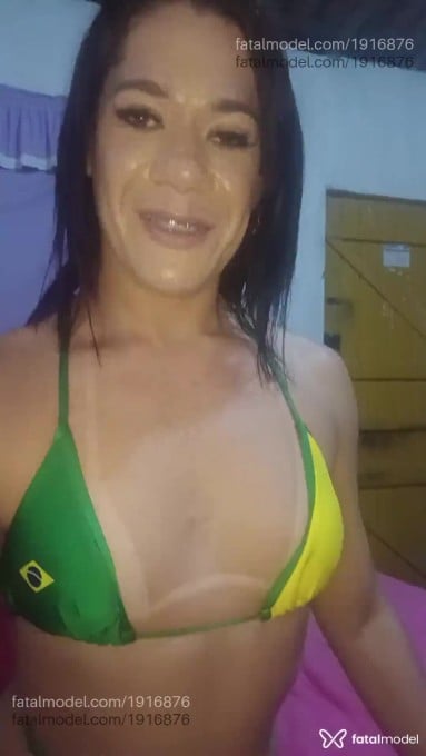 Acompanhante mulher trans com cabelo castanho de olhos mel em Caicó - Adriely picui