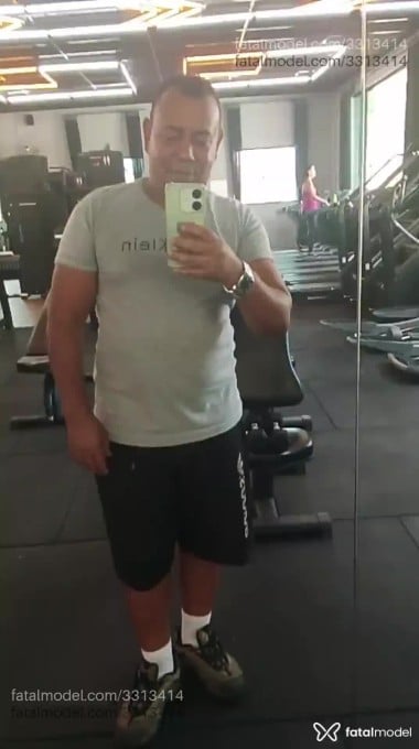 Acompanhante homem com cabelo grisalho de olhos pretos em Belo Horizonte - Choco