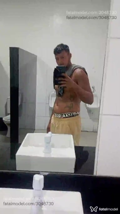 Acompanhante homem morena (o) de olhos castanhos em Vitória - Charvozo