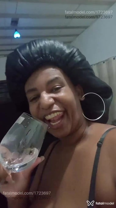 Acompanhante mulher com cabelo castanho de olhos castanhos em Iguaba Grande Acompanhante mulher com cabelo castanho de olhos castanhos em Iguaba Grande - Jaquelineborboleta