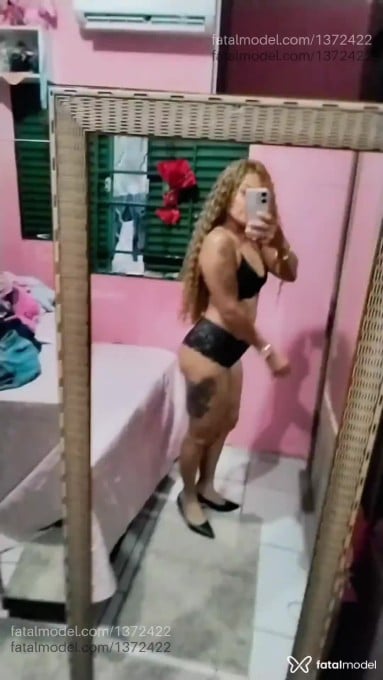 Acompanhante mulher loira (o) de olhos mel em Ji-Paraná - Corujinha