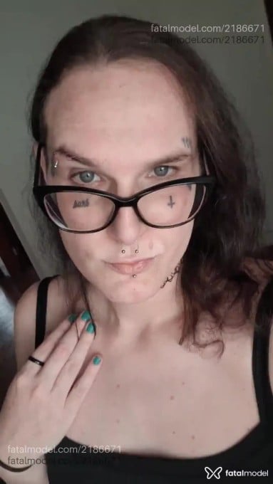Acompanhante mulher trans com cabelo castanho de olhos azuis em Pouso Alegre - Muriel