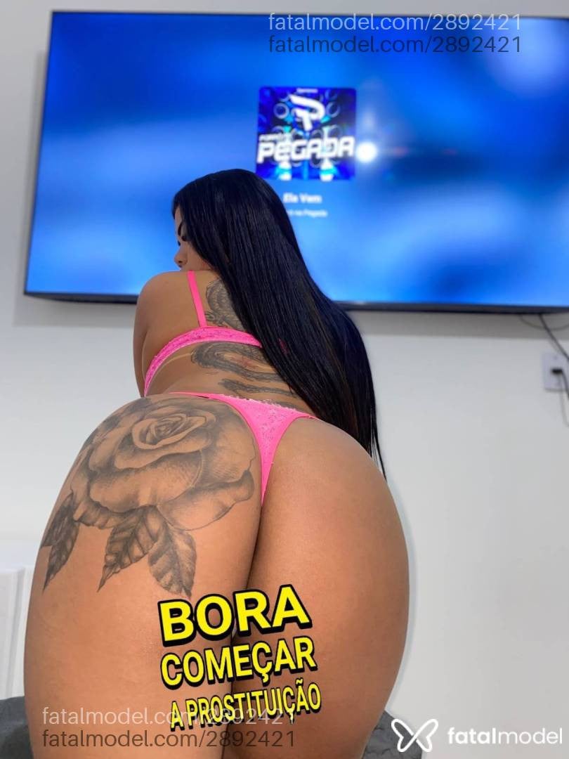 Acompanhante mulher morena (o) de olhos pretos - Myazinha