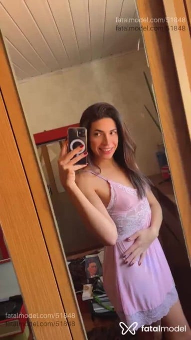 Acompanhante mulher trans com cabelo castanho de olhos castanhos em Curitiba - Stella Duarte