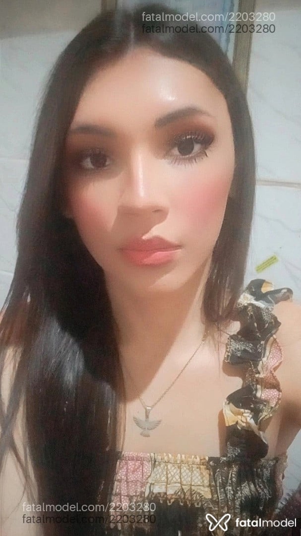 Acompanhante mulher trans com cabelo castanho de olhos mel em São Luís - Lua Turquesa