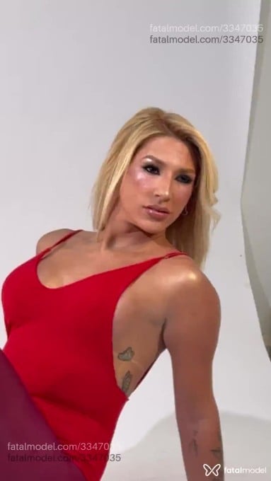 Acompanhante mulher trans loira (o) de olhos castanhos - Bianca Ferraz