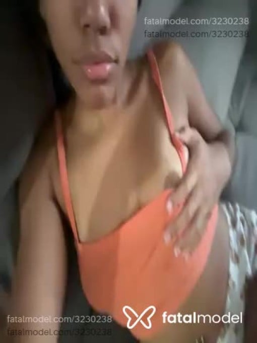 Acompanhante mulher morena (o) de olhos pretos em Virtual Acompanhante mulher morena (o) de olhos pretos em Virtual - Julinha