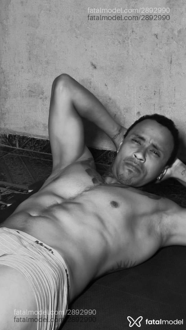 Acompanhante homem morena (o) de olhos castanhos - Raymond