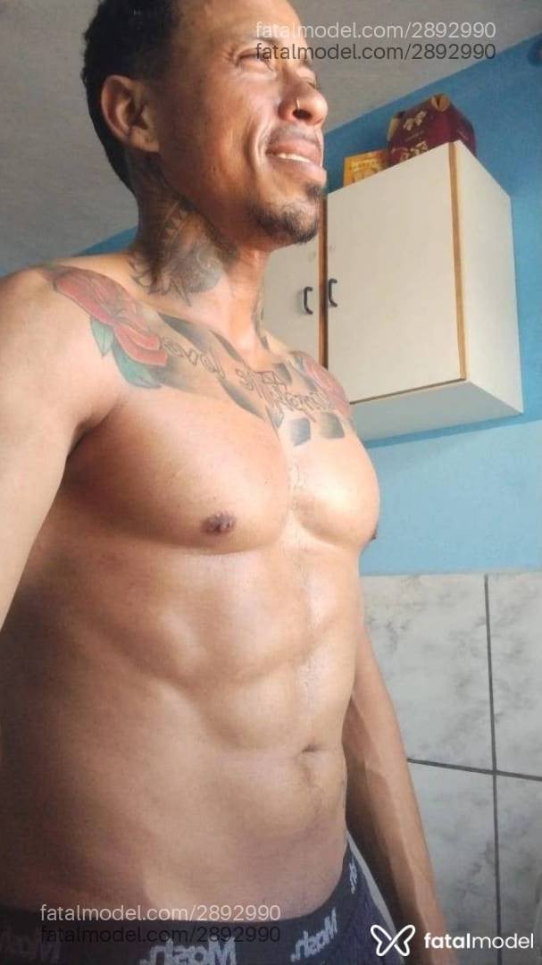 Acompanhante homem morena (o) de olhos castanhos - Raymond