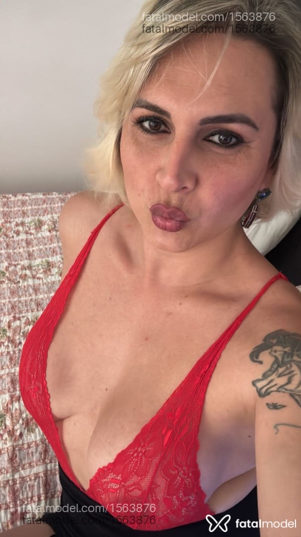 Acompanhante travesti loira (o) de olhos castanhos em Uberlândia - Vicky