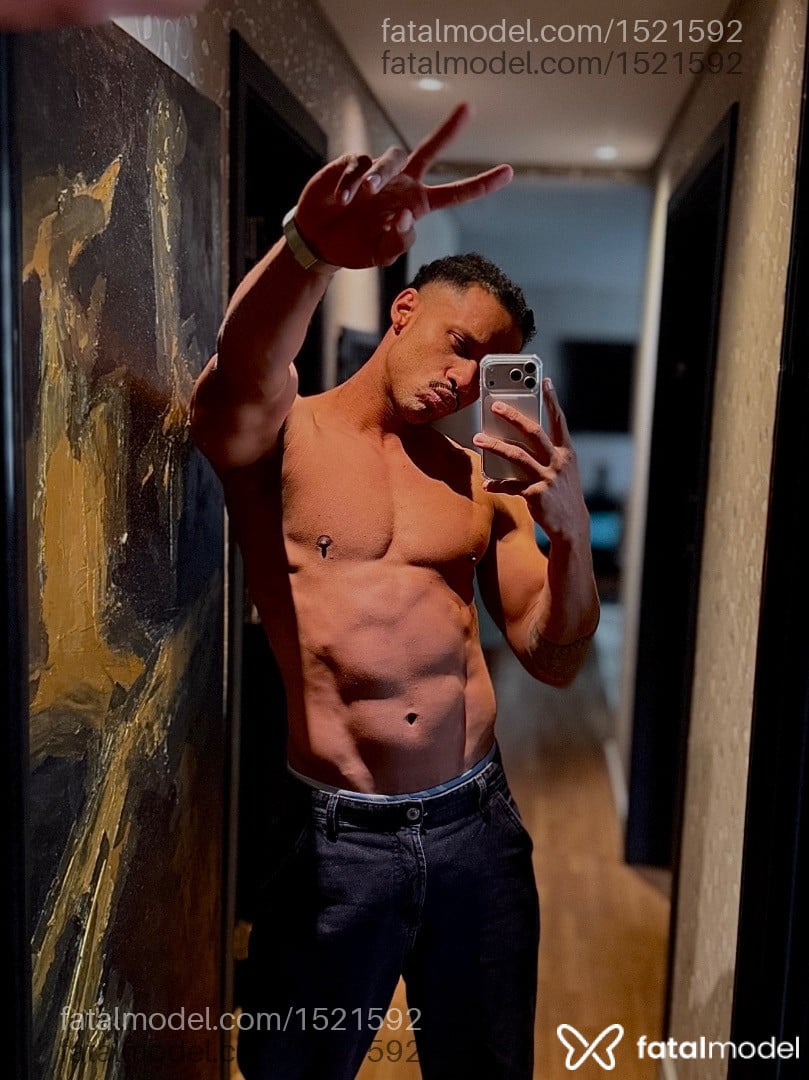 Acompanhante homem morena (o) de olhos pretos em São Paulo Acompanhante homem morena (o) de olhos pretos em São Paulo - Petrick