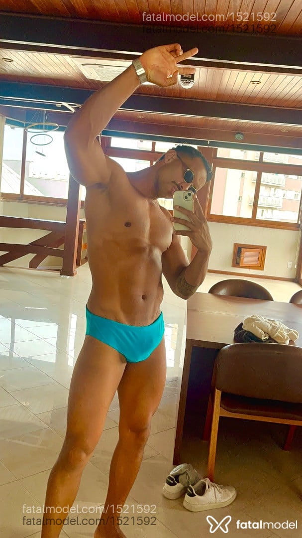 Acompanhante homem morena (o) de olhos pretos em São Paulo Acompanhante homem morena (o) de olhos pretos em São Paulo - Petrick