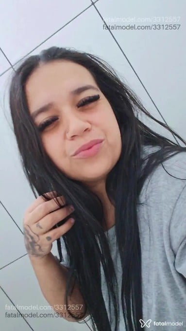 Acompanhante mulher morena (o) de olhos pretos - Larissa