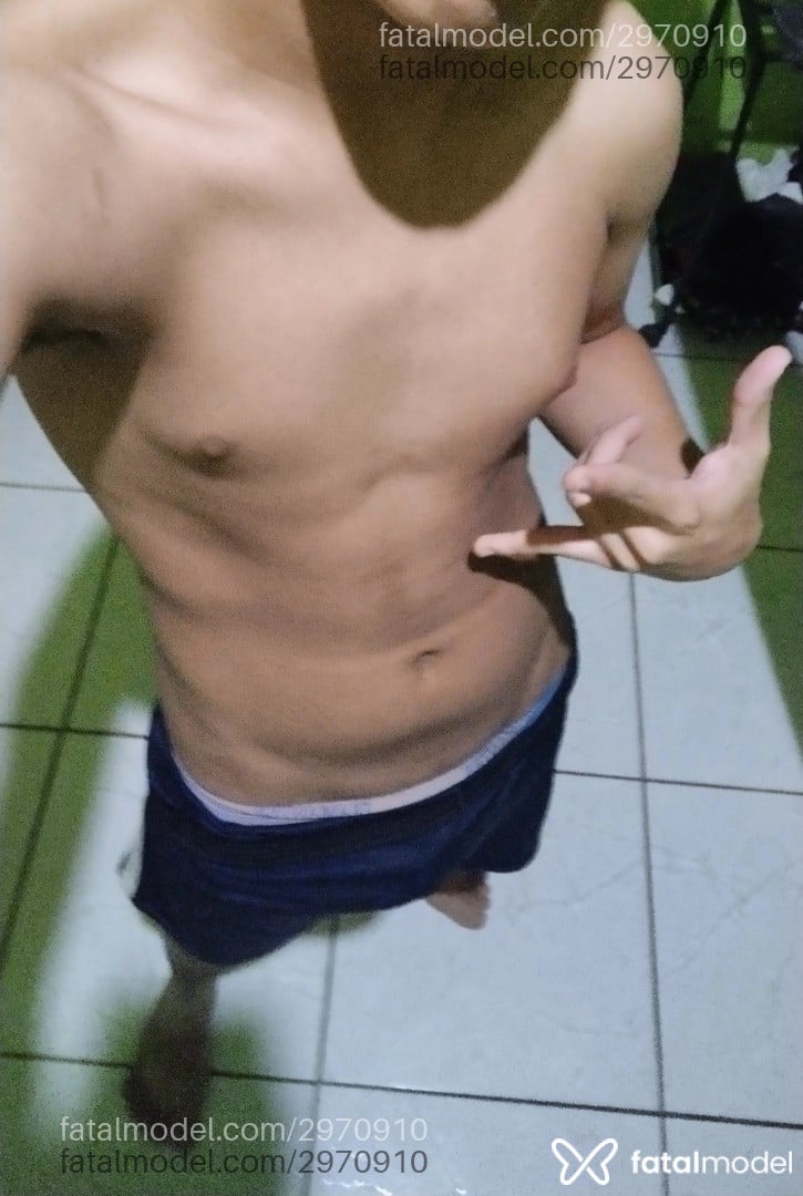 Acompanhante homem morena (o) de olhos castanhos em Virtual - Thnovin