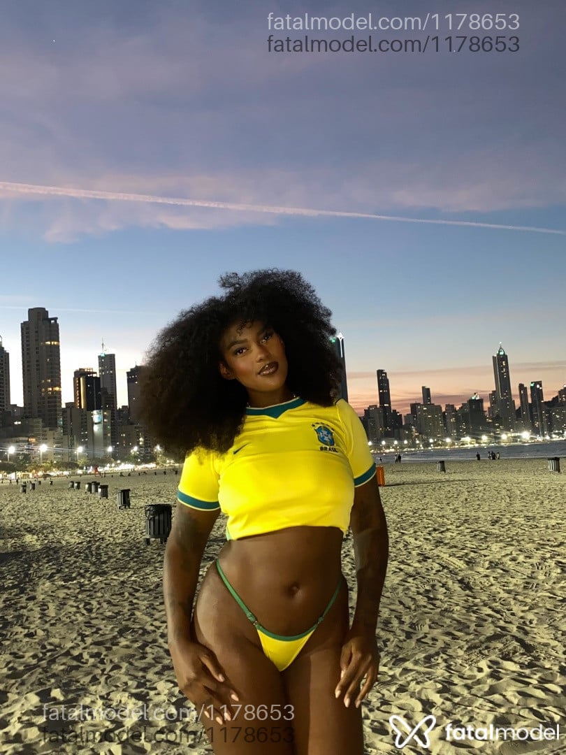 Acompanhante mulher morena (o) de olhos pretos em Balneário Camboriú - Layla
