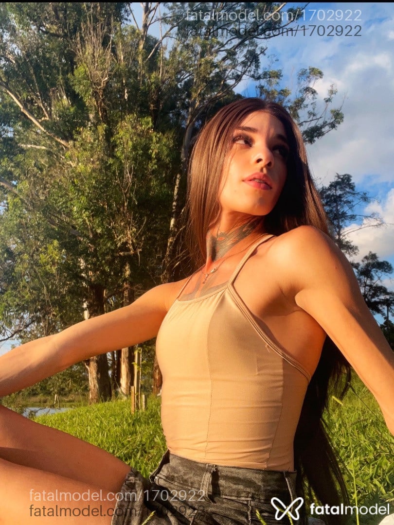 Acompanhante mulher trans loira (o) de olhos mel em Atibaia - Niccc