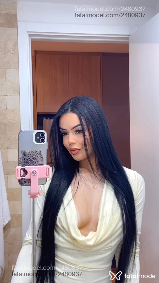 Acompanhante mulher morena (o) de olhos castanhos em São Paulo Acompanhante mulher morena (o) de olhos castanhos em São Paulo - Jade Baroncelli