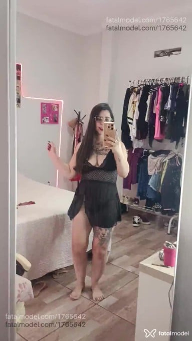Acompanhante mulher com cabelo castanho de olhos castanhos em Virtual - Agnes Martins