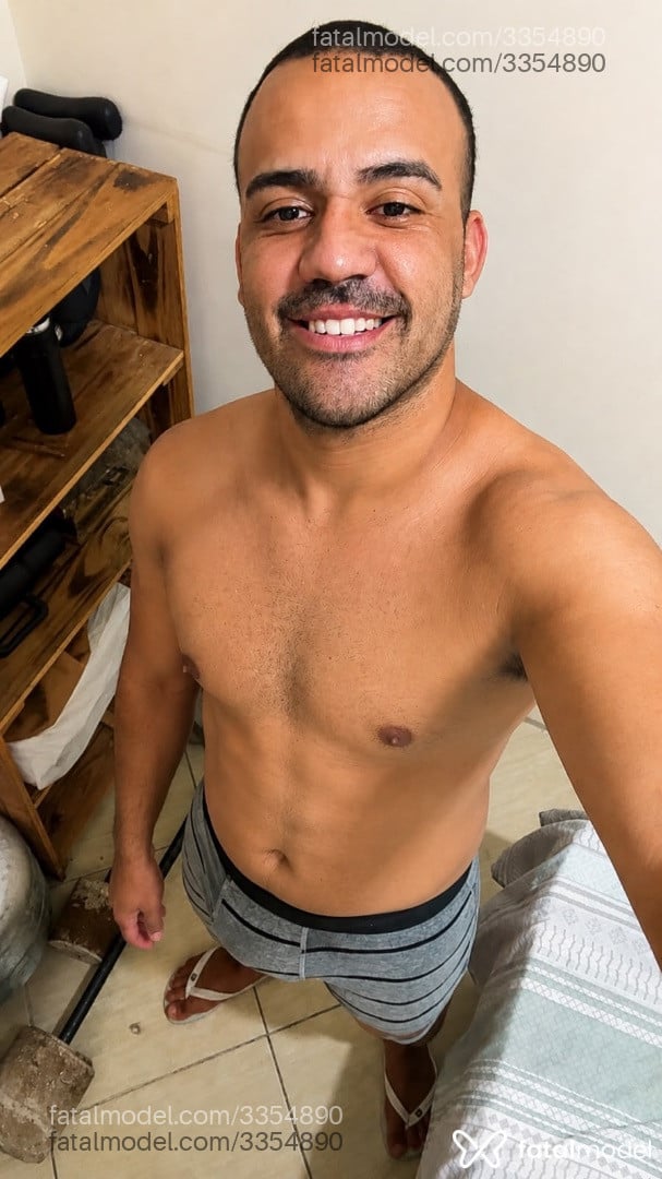 Acompanhante homem morena (o) de olhos pretos em Vila Velha - Guilherme