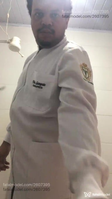Acompanhante homem com cabelo castanho de olhos castanhos em Frutal Acompanhante homem com cabelo castanho de olhos castanhos em Frutal - úrsula