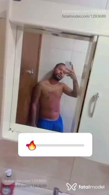 Acompanhante homem com cabelo castanho de olhos castanhos em Balneário Camboriú Acompanhante homem com cabelo castanho de olhos castanhos em Balneário Camboriú - Ricky