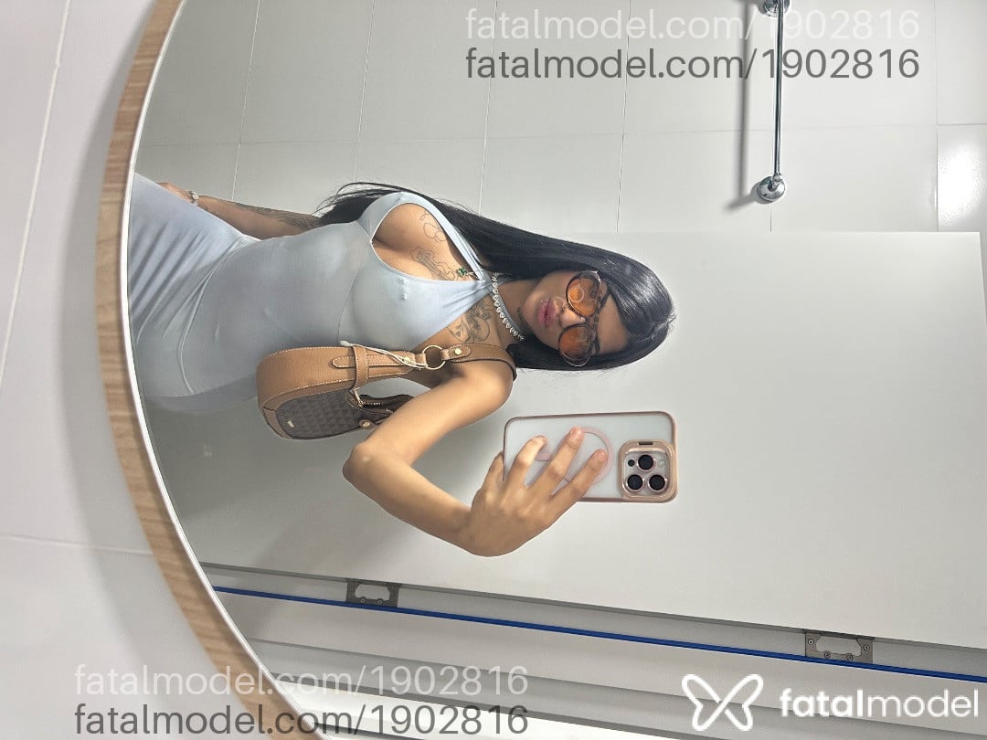 Acompanhante mulher morena (o) de olhos pretos em Florianópolis - Harielly ayumi