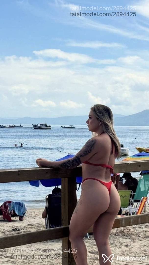 Acompanhante mulher loira (o) de olhos mel - Larissa