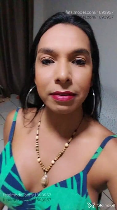 Acompanhante mulher trans com cabelo castanho de olhos castanhos em Ribeirão Preto - Valéria